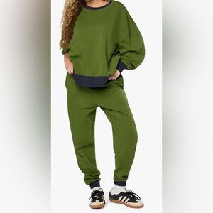 WeWoreWhat Slim Leg Jogger Sz M
NWT MSRP $98